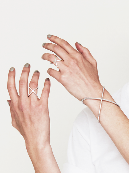 MOBIUS | BANGLE | DIAMOND